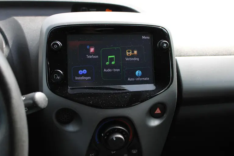 Toyota Aygo 1.0 VVT-i x-first, Camera, LM-Velgen en Dealer ondehouden! afbeelding 18