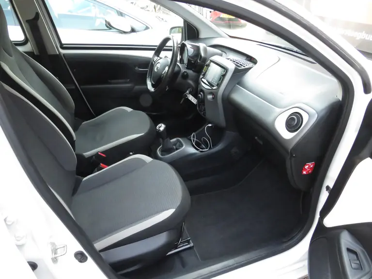Toyota Aygo 1.0 VVT-i x-play, Camera, 1e Eig. en Dealer Onderhouden, Apple Carplay/ Android Auto afbeelding 12