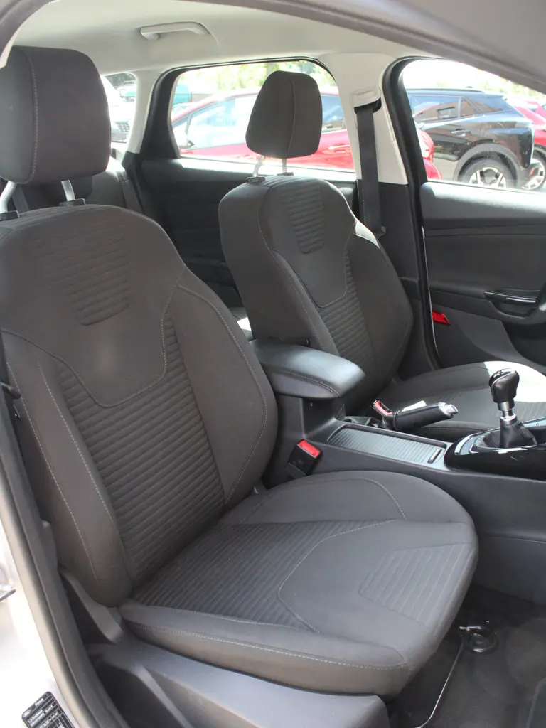 Ford FOCUS Wagon 1.0 Titanium 125PK Navigatie, Camera, Trekhaak afbeelding 23