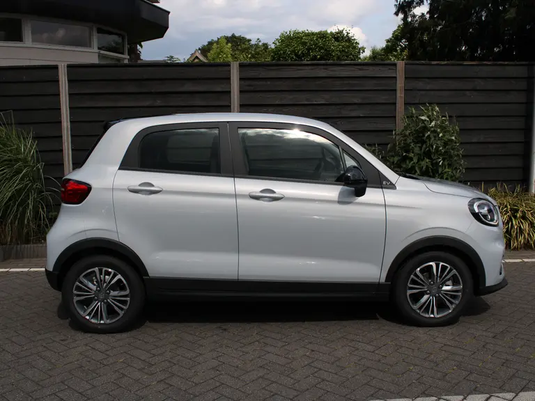 Leapmotor T03 Design 37.3 kWh Navigatie, Camera achter, Parkeerhulp achter, Audio, Keyless Start, Lichtmetalen velgen afbeelding 8