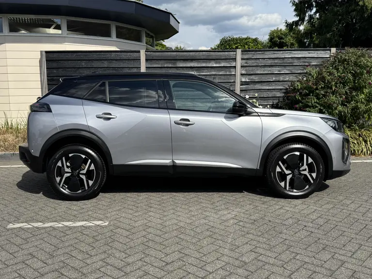 Peugeot 2008 GT 1.2 PureTech 130PK EAT8 Automaat Navigatie, Keyless, Rondomzichtcamera, Adaptieve Cruise Control, Draadloze Telefoonlader afbeelding 9
