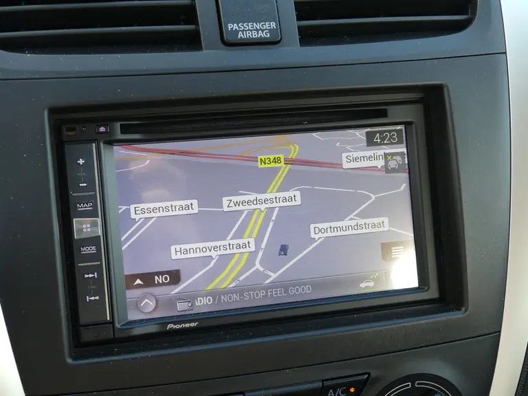 Suzuki Celerio 1.0 Exclusive Automaat, Dealer O.h., Achteruitrij Camera, Navigatie, Airco Stootlijsten, Lichtmetalen velgen. afbeelding 17