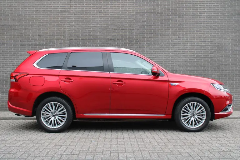 Mitsubishi Outlander 2.4 PHEV Intense+ Cruise/Climate control, Apple carplay/Android auto, Camera, Stoelverwarming, 18"LM velgen, afbeelding 3