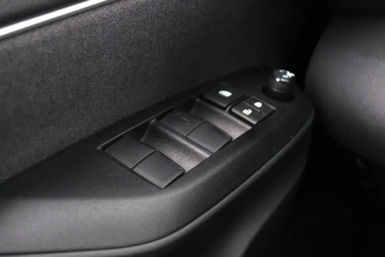 Toyota Yaris Cross 1.5 Hybrid Dynamic Navigatie, Achteruitrijcamera, Climate Control, Bluetooth afbeelding 29