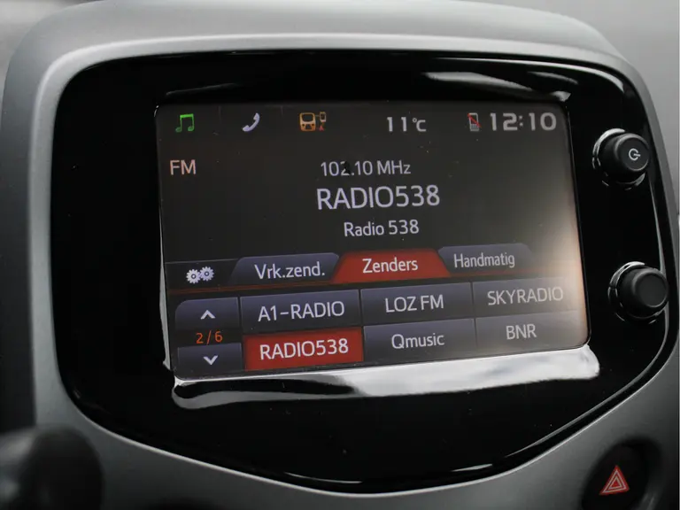 Toyota Aygo 1.0 VVT-i x-play Navigatie, Achteruitrijcamera, Carplay/Android Auto, Bluetooth, Airco afbeelding 18