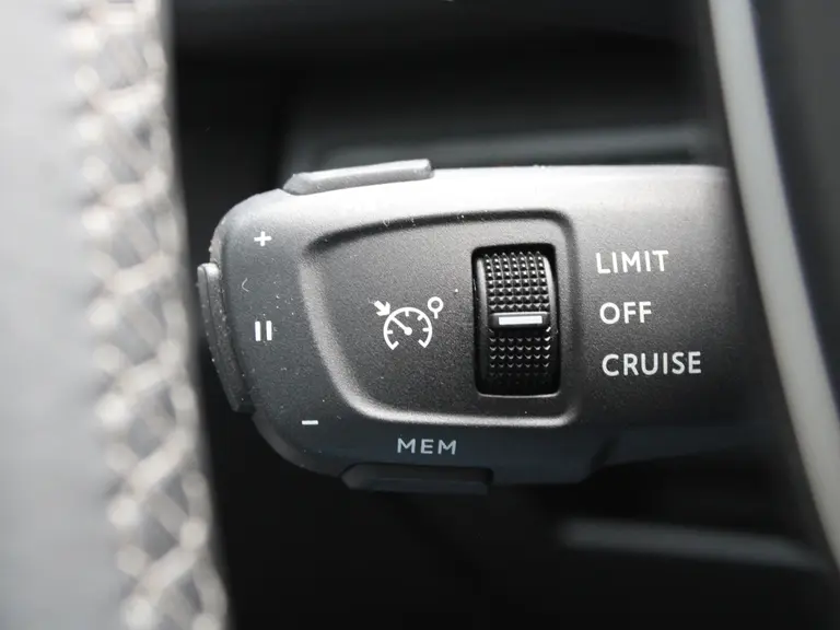 Peugeot 3008 1.2 PureTech 130PK Allure Automaat Navigatie, Achteruitrijcamera, Keyless, Elektrische Achterklep, Perkeersensoren afbeelding 23