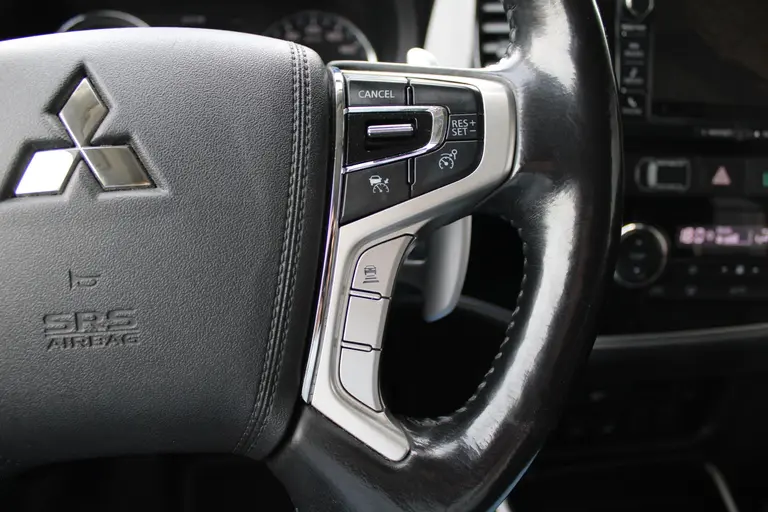 Mitsubishi Outlander 2.0 PHEV instyle+ Cruise/Climate control, Trekhaak, Sch.kanteldak,  Navigatie, Camera, Parkeersensoren Hybride batterij capaciteit: 34,2 Ah. Trekgewicht 1.500 kg. afbeelding 15