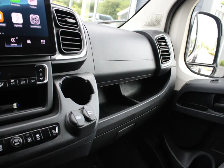 Peugeot Boxer 2.2 BlueHDi 140PK L2H2 3.5t EAT8 Automaat Navigatie, Achteruitrijcamera, Trekhaak, Climate Control, Apple Carplay, Android Auto afbeelding 31