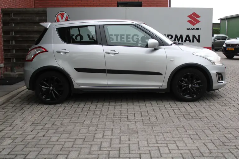 Suzuki Swift 1.2 Bandit EASSS ,Cruise-Control, 1e Eigenaar en Dealer onderhouden! afbeelding 2