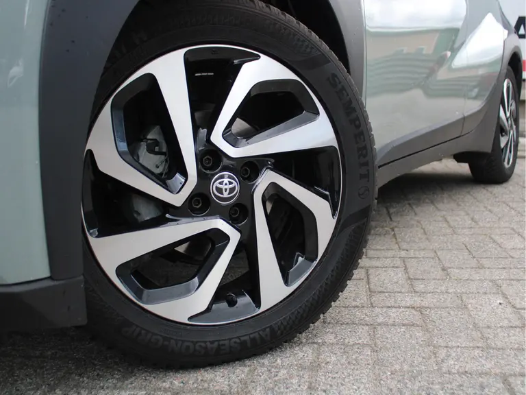 Toyota Aygo X 1.0 VVT-i S-CVT Pulse Automaat Achteruitrijcamera, Parkeersensoren Voor en Achter, Cruise Control Adaptief, Stoelverwarming afbeelding 3