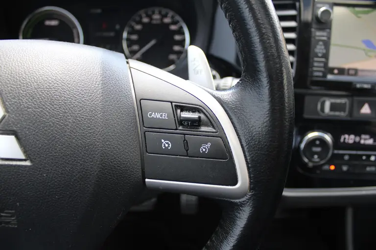 Mitsubishi Outlander 2.0 PHEV Instyle Cruise/Climate control, Navigatie, Trekhaak, Elek.schuifdak, Leder int.,  Stoel verwarming Trekgewicht 1.500 KG! afbeelding 14