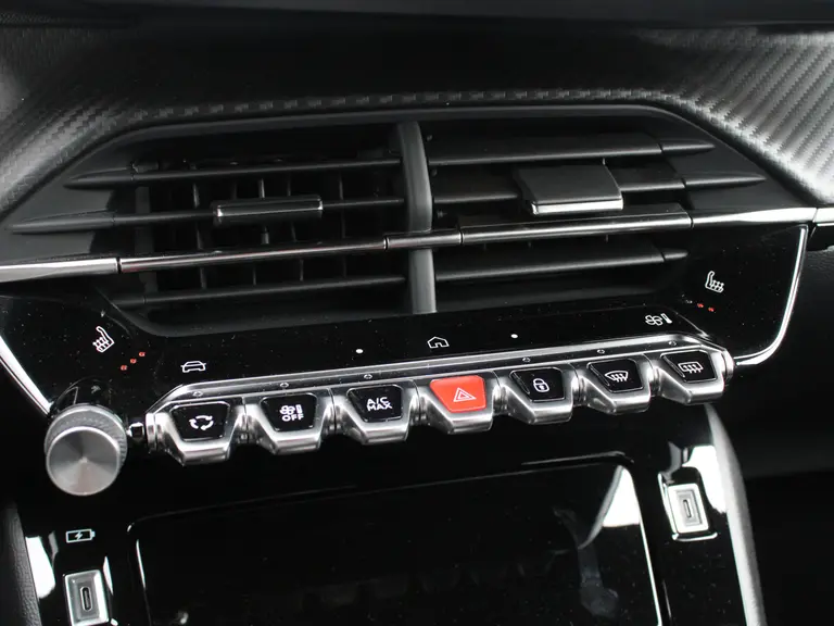 Peugeot 2008 GT 1.2 PureTech 130PK EAT8 Alcantara, Stoelverwarming, Camera, Navigatie, Cruise controle adaptief afbeelding 26