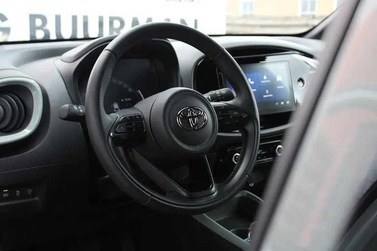 Toyota Aygo X 1.0 VVT-i S-CVT Pulse Automaat Achteruitrijcamera, Parkeersensoren Voor en Achter, Cruise Control Adaptief, Stoelverwarming afbeelding 5