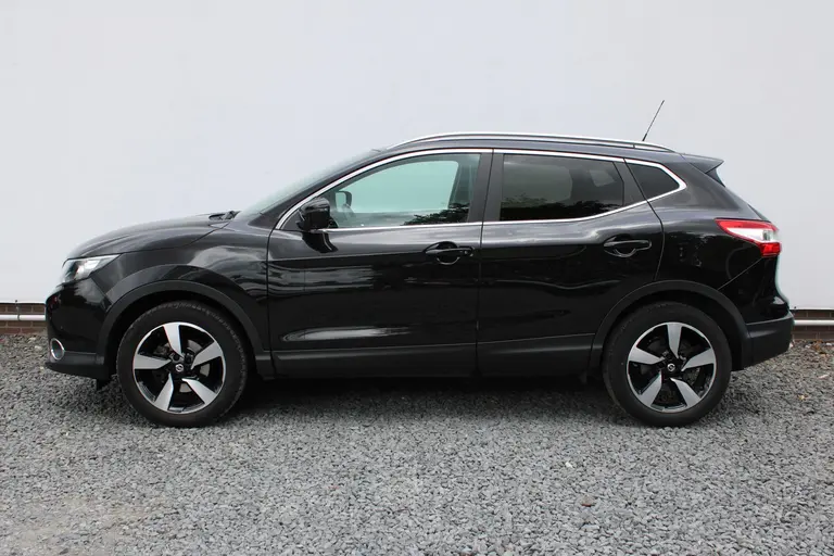 Nissan QASHQAI 1.2 N-Vision, Automaat, Parkeersensoren voor en Panorama Dak! afbeelding 2