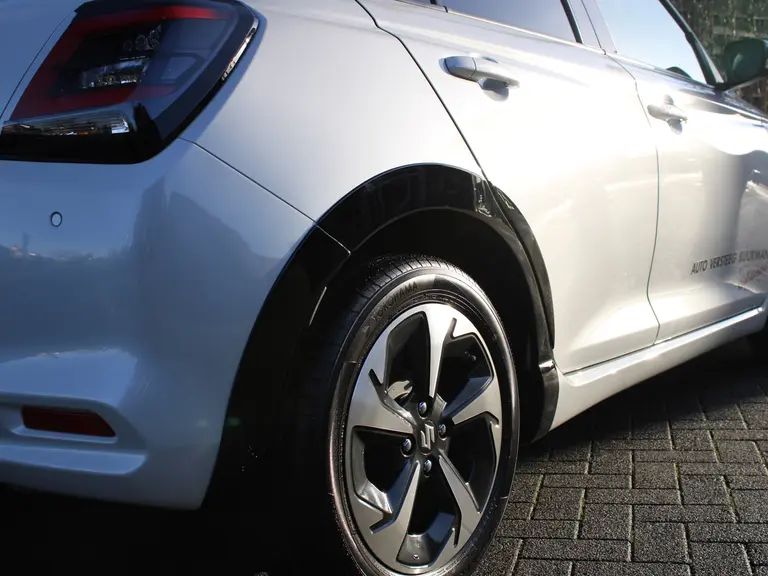 Suzuki Swift 1.2 Style 85PK Smart Hybrid CVT Automaat Two-Tone dak, Climate Control, Navigatie, Lichtmetalen velgen, Zwarte Wielkast randen afbeelding 12