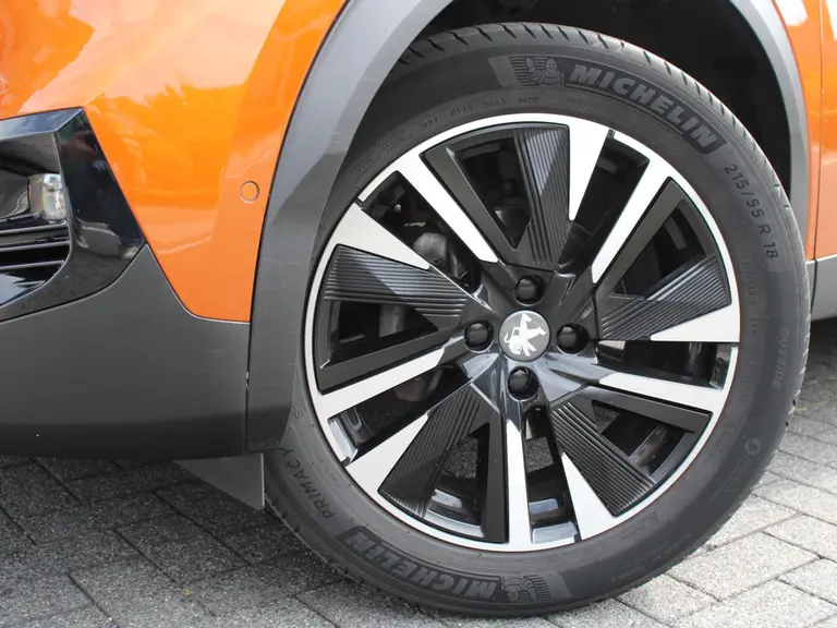 Peugeot 2008 GT-Line 1.2 PureTech 130PK Trekhaak, Navigatie, Achteruitrijcamera, Keyless Start, Parkeersensoren afbeelding 2