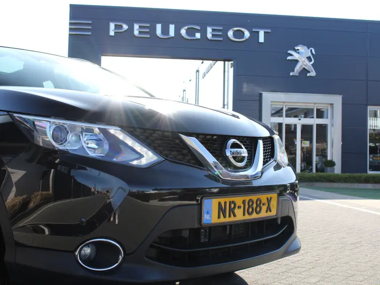 Nissan QASHQAI 1.2 115PK N-Connecta X-Tronic CVT Automaat Navigatie, Rondomzicht Camera, DAB, Panoramadak, Parkeersensoren Voor & Achter afbeelding 3