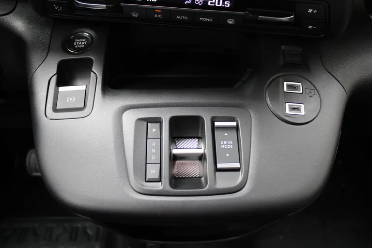 Citroën Berlingo 1.5 BlueHDi 130PK EAT8 Automaat L1 Achteruitrijcamera, Keyless Entry & Start, Parkeersensoren Achter, Aple Carplay, Android Auto afbeelding 20
