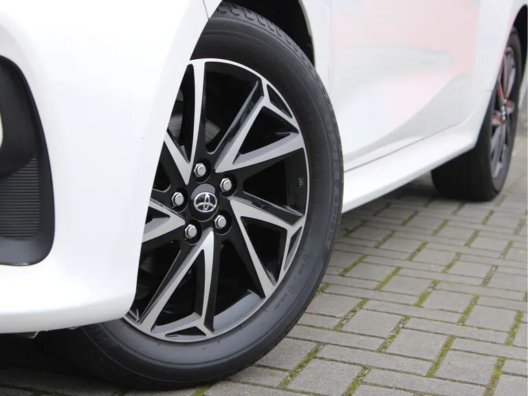 Toyota Yaris 1.0 VVT-i Active Cruise Control, Airco, Lichtmetalen Velgen, Bluetooth, Achteruitrijcamera afbeelding 2