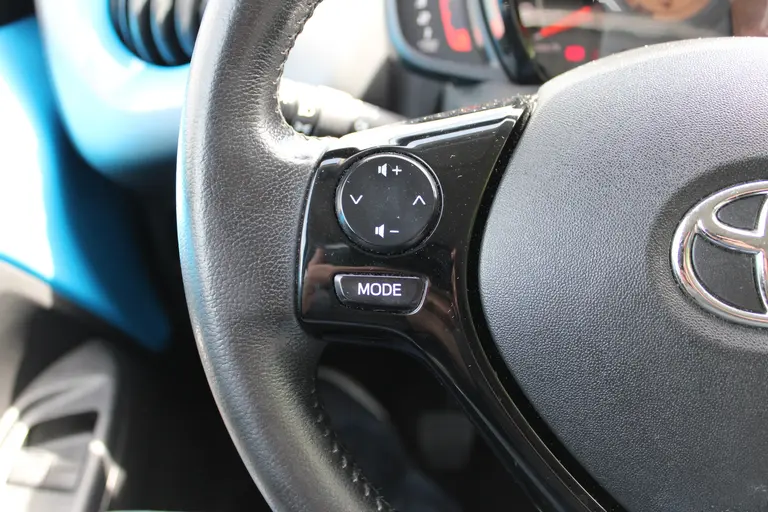Toyota Aygo 1.0 VVT-i x-first, Camera, Applecarplay/Androidauto, LM-Velgen en Dealer ondehouden! afbeelding 22