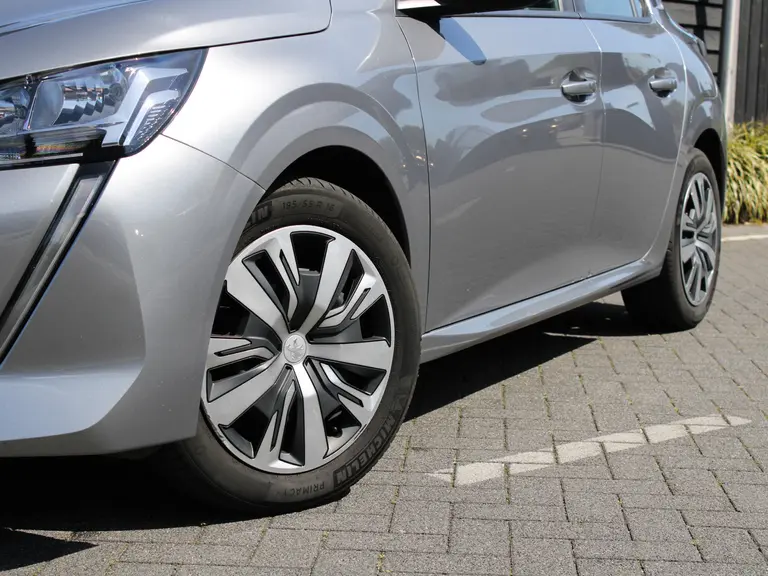Peugeot 208 Active 1.2 PureTech 75PK Navigatie, Cruise Controle, Aplle Carplay/Android Auto, Parkeerhulp achter afbeelding 2