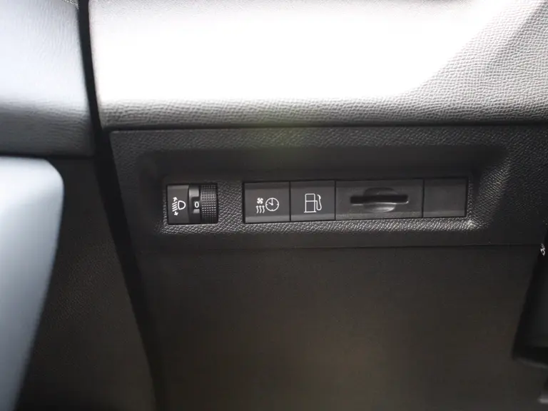 Peugeot 408 Allure 1.6 HYbrid 180PK EAT8 Automaat Navigatie, Rondomzichtcamera, Keyless, Parkeersensoren Voor & Achter, Draadloze Telefoonlader afbeelding 18