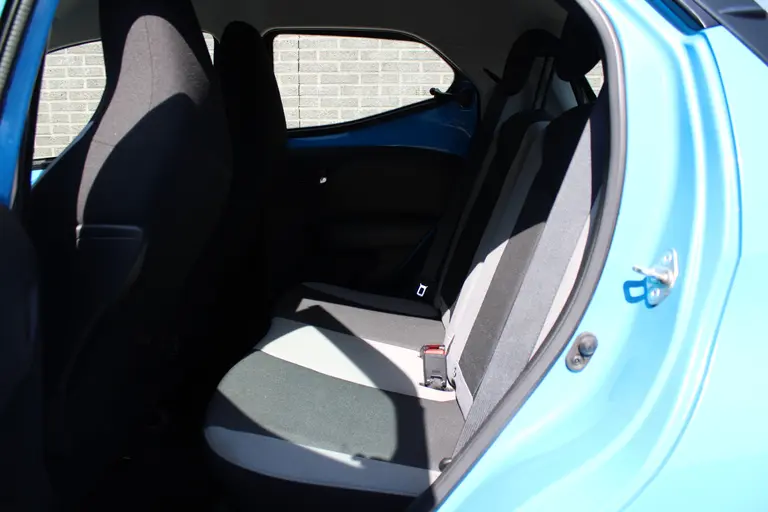 Toyota Aygo 1.0 VVT-i x-nav Achteruitrijcamera, Navigatie, Airco, Bluetooth afbeelding 10
