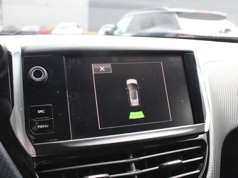 Peugeot 2008 1.2 PureTech Active 110PK Climate Control, Trekhaak, Navigatie afbeelding 22