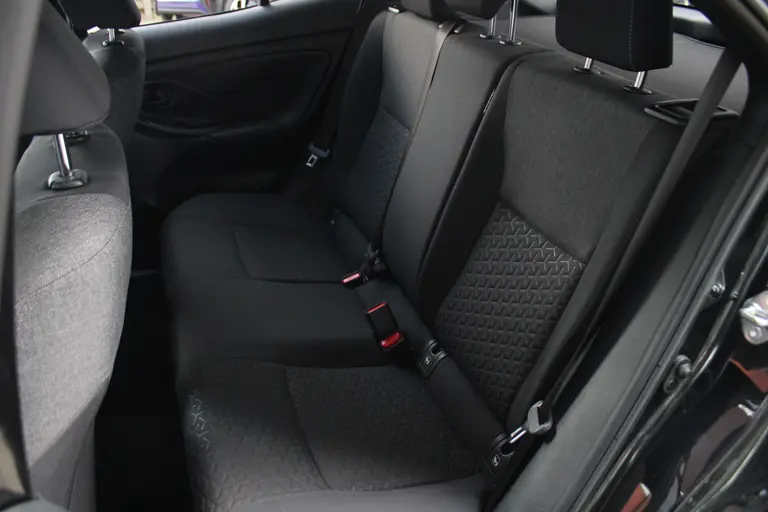 Toyota Yaris Cross 1.5 Hybrid Dynamic Navigatie, Achteruitrijcamera, Climate Control, Bluetooth afbeelding 7
