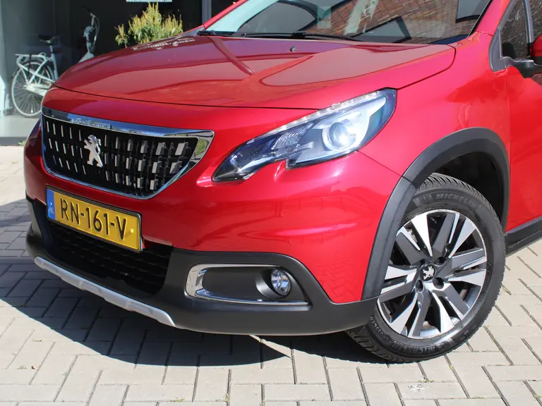 Peugeot 2008 1.2 PureTech 110PK Allure Trekhaak Achteruitrijcamera, Panoramadak afbeelding 2