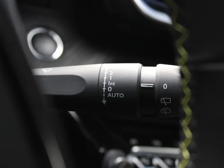 Peugeot e-2008 GT 50 kWh 136PK inclusief batterijtest Navigatie, Lichtmetalen velgen 18 inch, Keyless Entry, Dodehoek detectie afbeelding 24