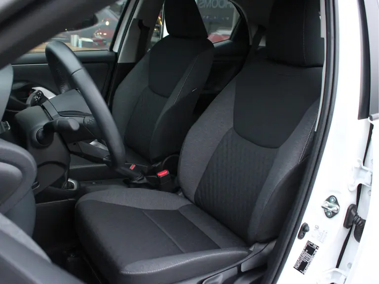 Toyota Yaris 1.0 VVT-i Active Cruise Control, Airco, Lichtmetalen Velgen, Bluetooth, Achteruitrijcamera afbeelding 6