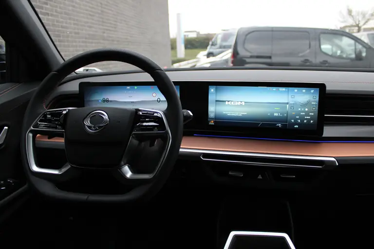 KGM Torres EVX Platinum 73.4 kWh 207pk, Space Black, Warmtepomp, 18"inch LM velgen 7 jaar garantie! afbeelding 27