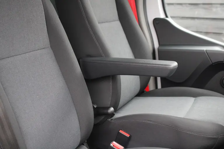 Renault Master Bakwagen + Laadklep T35 2.3 dCi 145PK Achteruitrijcamera, Airconditioning, Audio/BlueTooth, Cruise control, DHollandia Bakopbouw met laadklep, Energy Red By Renault afbeelding 36