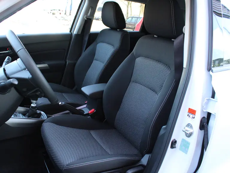 Suzuki Vitara 1.4 Boosterjet Select Smart Hybrid Adaptieve Cruise en Climate Control, Navigatie, Achteruitrijcamera afbeelding 6