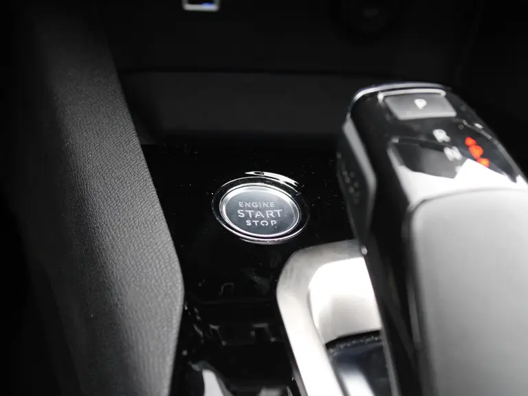 Peugeot 3008 GT Line 1.6 PureTech 180PK EAT8 Automaat Navigatie, Keyless, Achteruitrijcamera, Panoramadak, Elektrische Kofferbak afbeelding 34