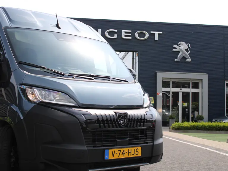 Peugeot Boxer 2.2 BlueHDi 140PK L2H2 3.5t EAT8 Automaat Navigatie, Achteruitrijcamera, Trekhaak, Climate Control, Apple Carplay, Android Auto afbeelding 3