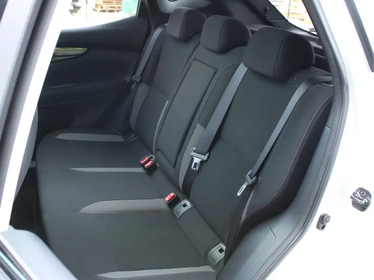 Nissan QASHQAI 1.2 N-Connecta Automaat Trekhaak, Panoramadak, Cruise en Climate Control, Achteruitrijcamera afbeelding 10