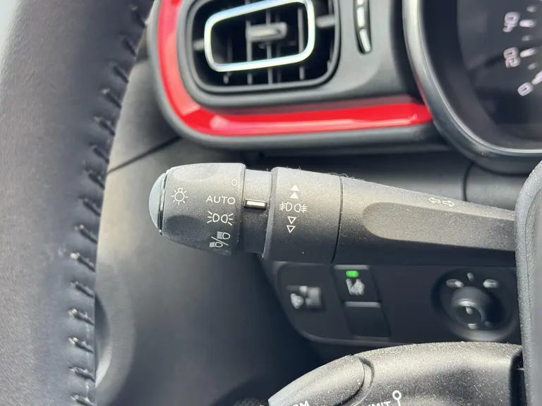 Citroën C3 Shine 1.2 PureTech 82PK Navigatie, Achteruitrijcamera, Keyless, Stoelverwarming, Parkeersensoren afbeelding 22