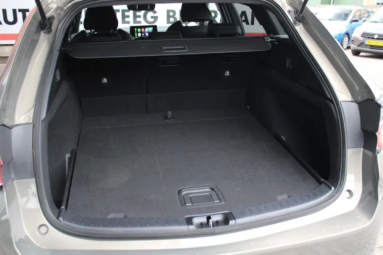 Toyota Corolla Touring Sports 1.8 Hybrid Dynamic Achteruitrijcamera, Stoelverwarming, Cruise Control Adaptief, Draadloze Telefoonlader afbeelding 16
