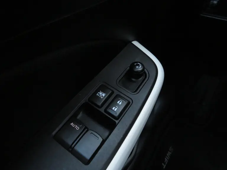 Suzuki Swift 1.2 Comfort Smart Hybrid, Dealer onderhouden, Alcantara bekleding en Dakspoiler afbeelding 22