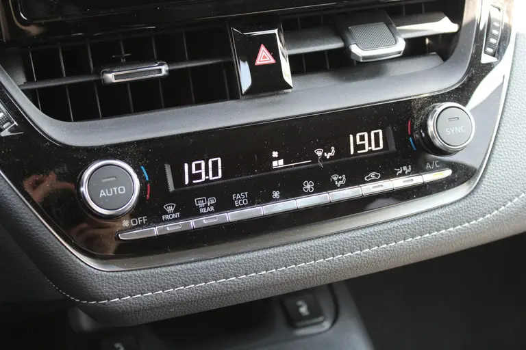 Suzuki Swace 1.8 Hybrid Select Automaat, Achteruitrijcamera, Stuurverwarming, Apple Carpl./Andr. Auto afbeelding 24