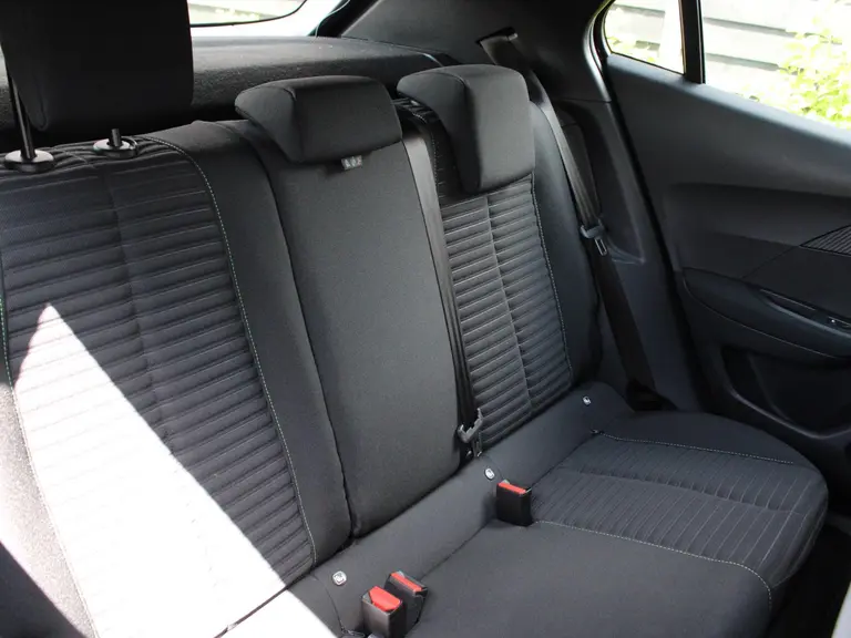 Peugeot e-2008 Active 54 kWh 156pk Navigatie, Achteruitrijcamera, Apple Carplay, Android Auto, Climate Control, Cruise Control afbeelding 11