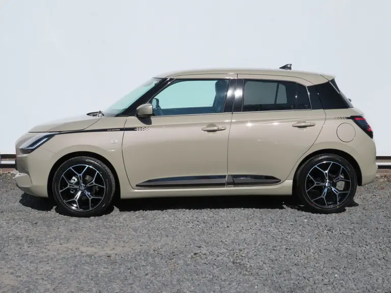 Suzuki Swift 1.2 Select Smart Hybrid, SPECIALE JUBILEUM EDITIE!! 17 inch velgen, Striping pakket en Shark Fin Antenne afbeelding 2