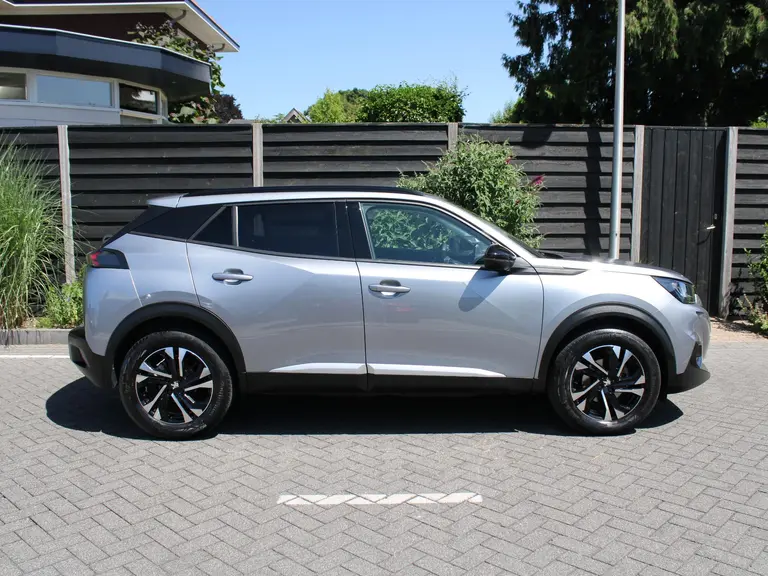 Peugeot 2008 Allure 1.2 PureTech 130PK EAT8 Automaat Navigatie, Achteruitrijcamera, Climate Control, Cruise Control, Trekhaak afbeelding 6