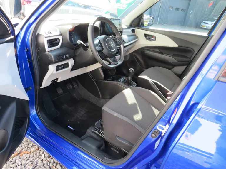 Suzuki Swift 1.2 Select Smart Hybrid, SPECIALE JUBILEUM EDITION!! 17 inch LM-Velgen, Stripingpakket en Shark Fin Antenne afbeelding 9