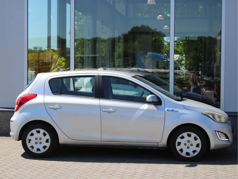 Hyundai i20 1.2i i-Motion 5-Deurs Afneembare Trekhaak, Airco, Parkeersensoren Achter, Radio/CD Speler afbeelding 13
