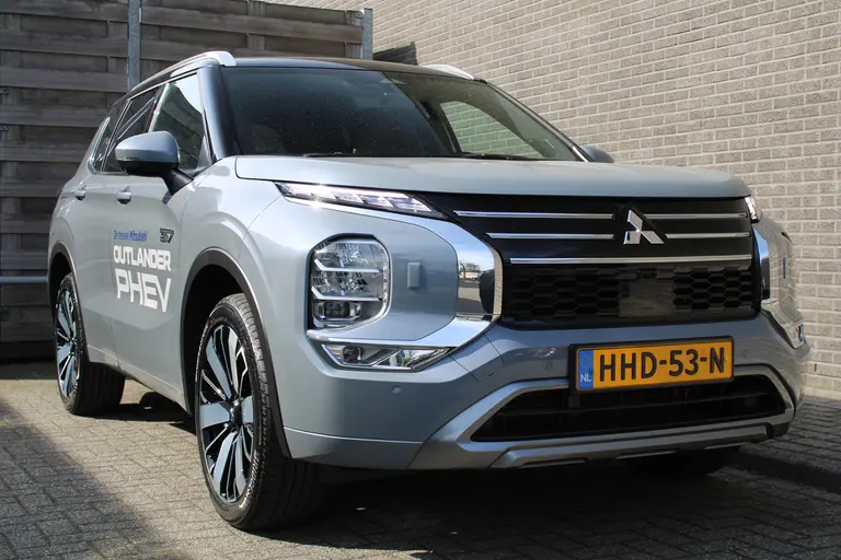 Mitsubishi Outlander 2.4 PHEV Instyle+ Lederen interieur, Elek.glazen panoramadak, Massage stoelen, 20" LM velgen, afbeelding 46