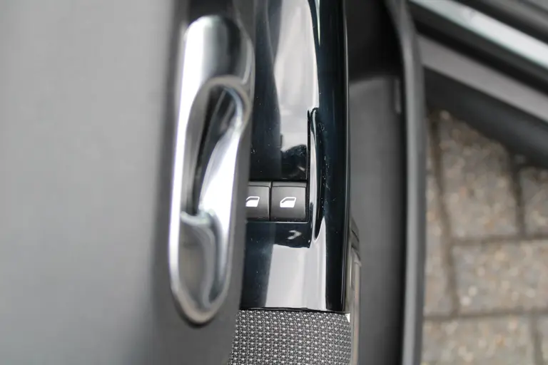 Citroën C4 Cactus 1.2 PureTech Shine Trekhaak, Navigatie, Airco, CruiseControl, Achteruitrijcamera afbeelding 10