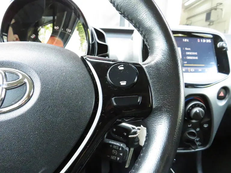Toyota Aygo 1.0 VVT-i x-play, Camera, 1e Eig. en Dealer Onderhouden, Apple Carplay/ Android Auto afbeelding 23